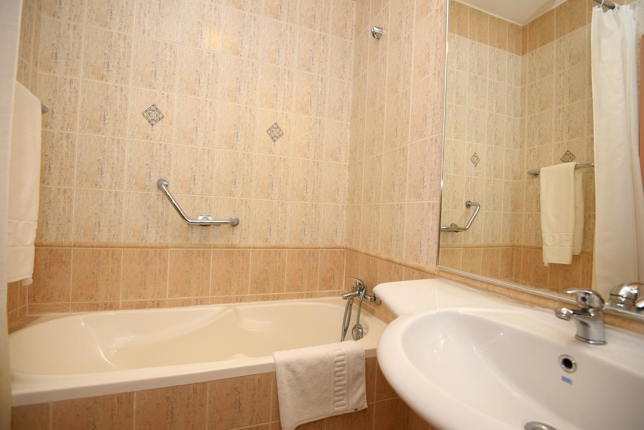 Hotel Belvedere Braila Bagian luar foto